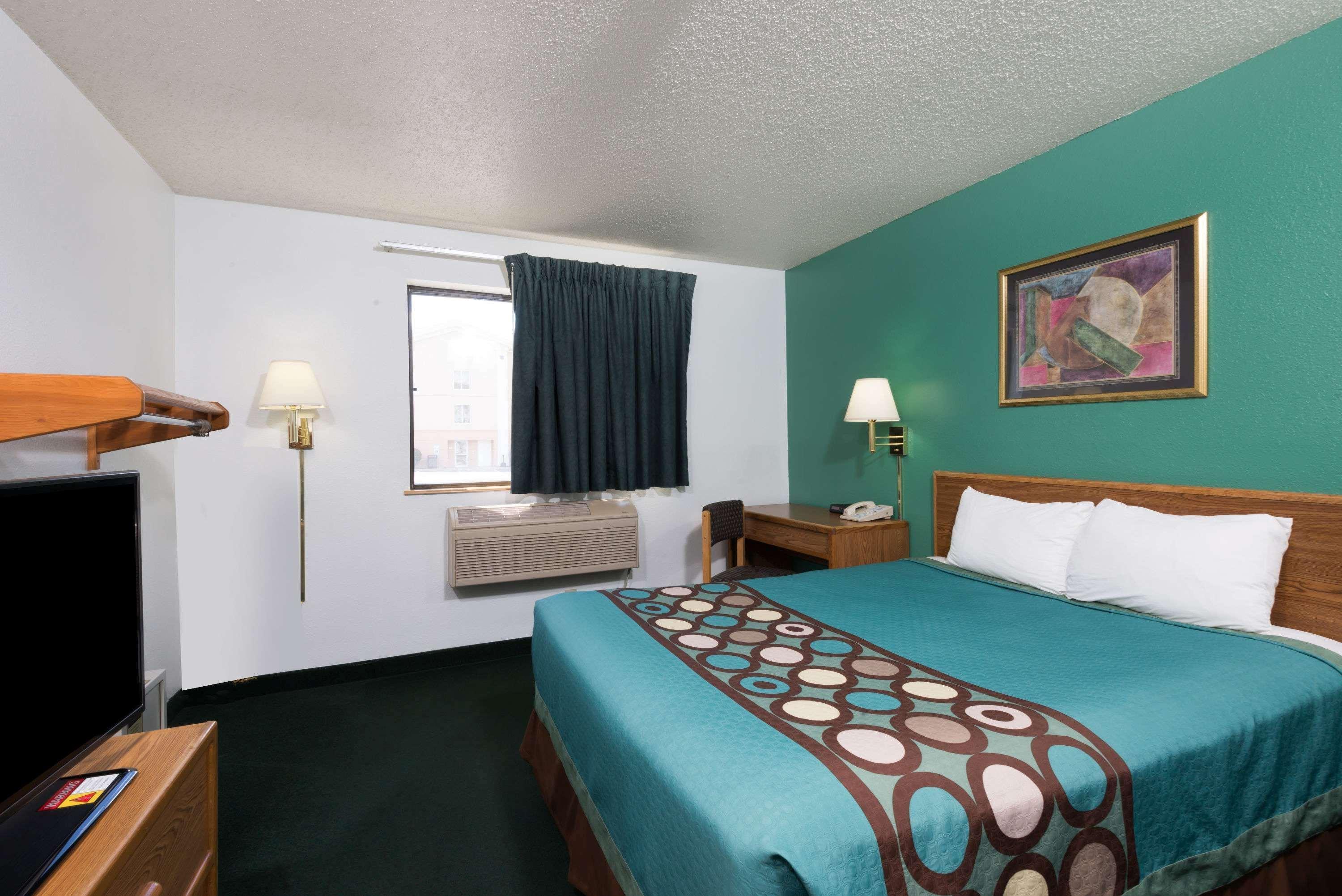 Super 8 By Wyndham New Stanton Hotel Buitenkant foto