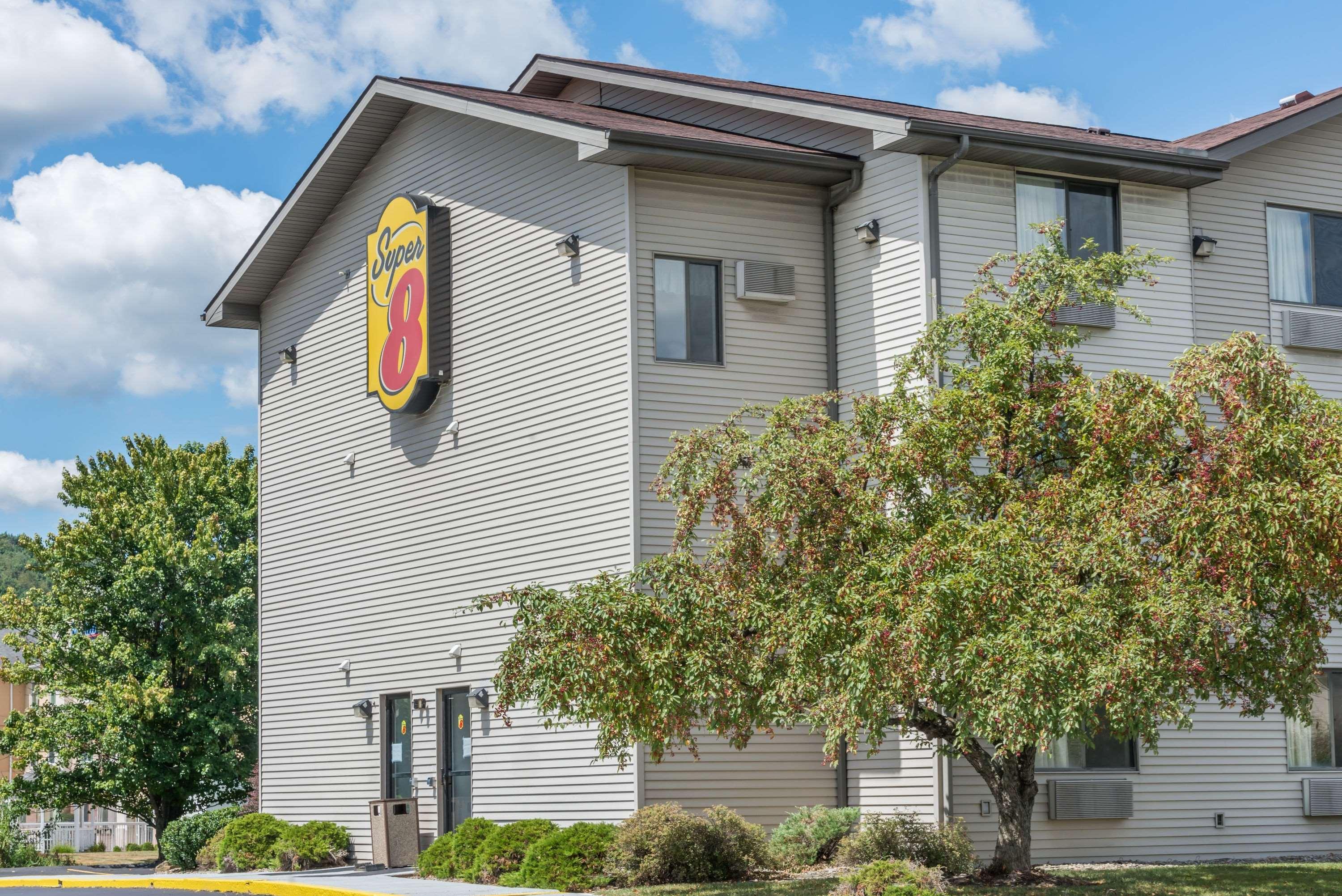 Super 8 By Wyndham New Stanton Hotel Buitenkant foto